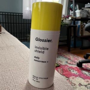 Glossier invisible shield sunscreen brand new